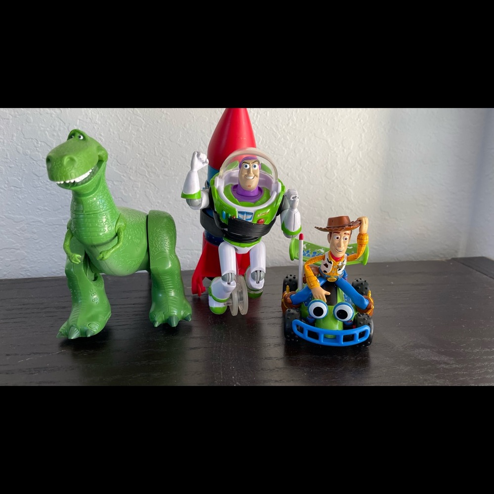 Toy story toy set small size excellente condition smoke free home pet odor free